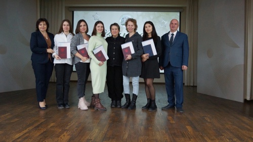 Новые знания, новые возможности. Преподаватель ИАЭ получила диплом магистра