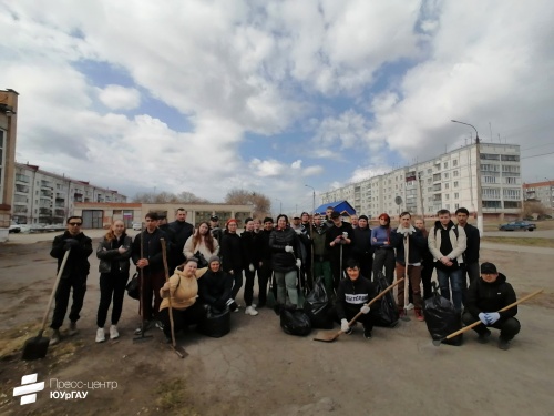 Апрель —  сезон субботников. Студенты ИАЭ привели в порядок территорию института