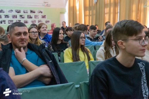 Как распознать мошенников и противостоять терроризму. Студенты ИАЭ прослушали актуальную лекцию 