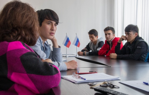 Иностранные студенты ИАЭ обсудили  правовые вопросы