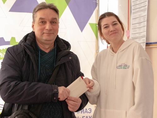  Профком студентов ИАЭ поздравил преподавателей с Днём защитника Отечества