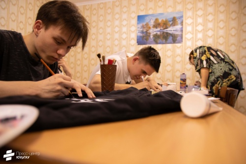 Студенты ЮУрГАУ кастомизировали одежду
