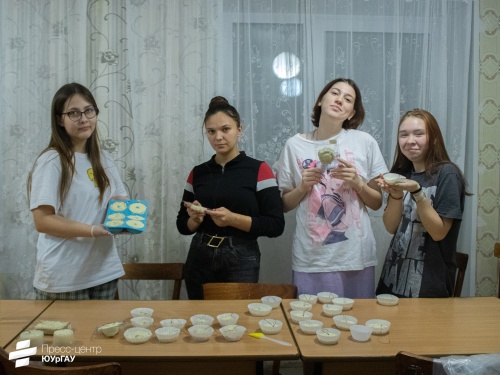 Студенты ИАЭ приготовили специальные кормушки для птиц