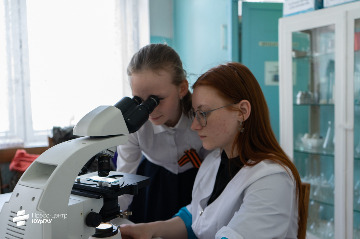 20Преподаватели ЮУрГАУ  рассказывают школьникам о науке.jpeg