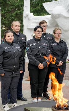 33Qfs2PzYYg.jpg