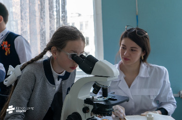 8Преподаватели ЮУрГАУ  рассказывают школьникам о науке.jpeg