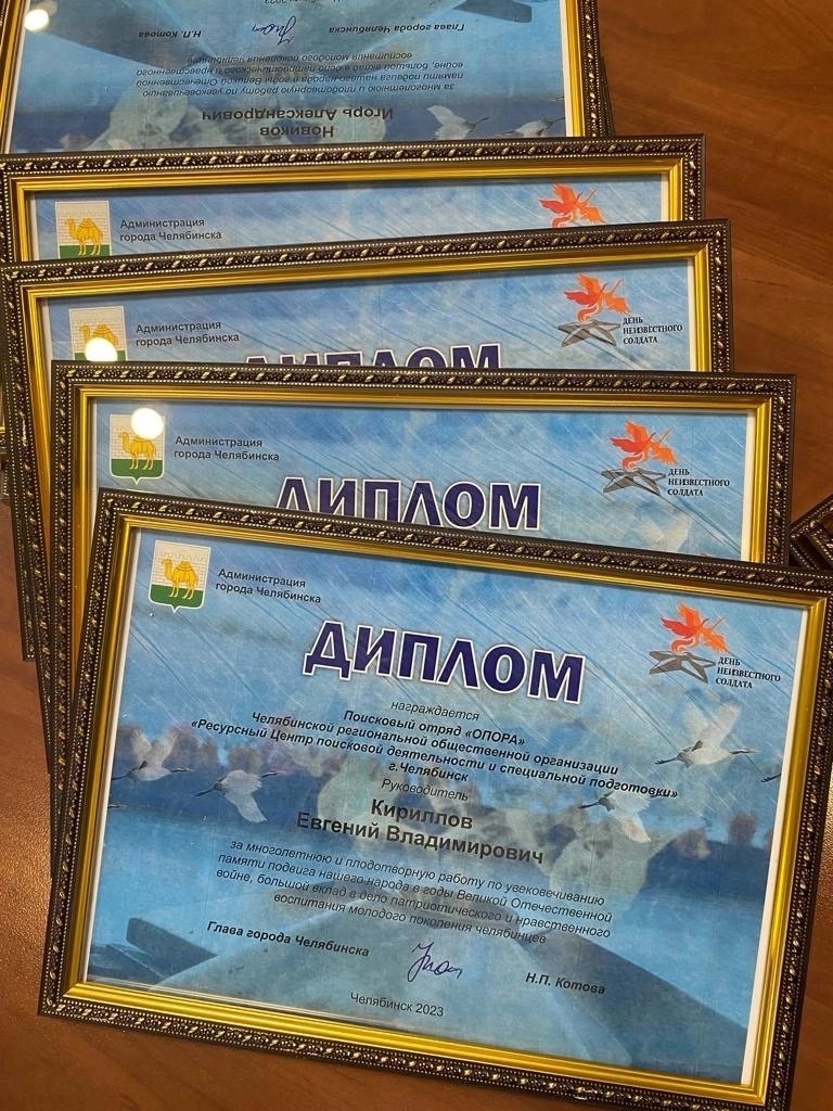 r5uRU6U0Je8.jpg