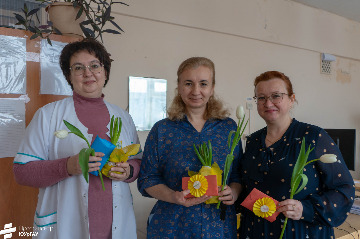 13_8 марта в ИАЭ с цветами_2023.jpeg