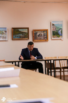 2встреча студентов с главой красноармейского района-2022.jpeg