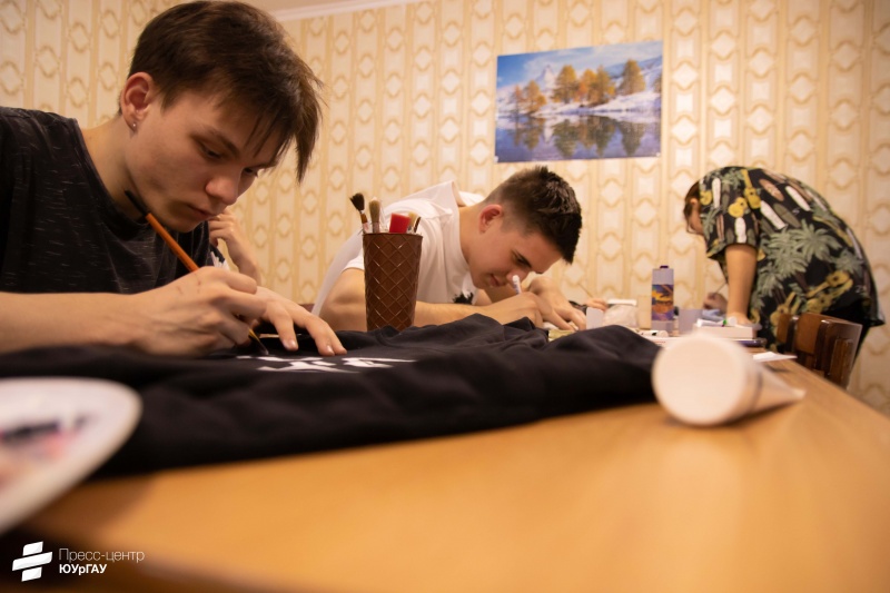 Студенты ЮУрГАУ кастомизировали одежду