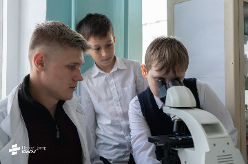 47Преподаватели ЮУрГАУ  рассказывают школьникам о науке.jpeg