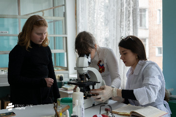 35Преподаватели ЮУрГАУ  рассказывают школьникам о науке.jpeg