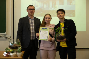 5награждение на ученом совете2022 ИАЭ.jpeg