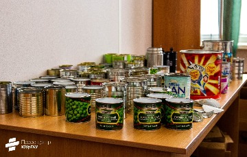 Студенты ИАЭ ЮУрГАУ изготавливают блиндажные свечи (3).jpg