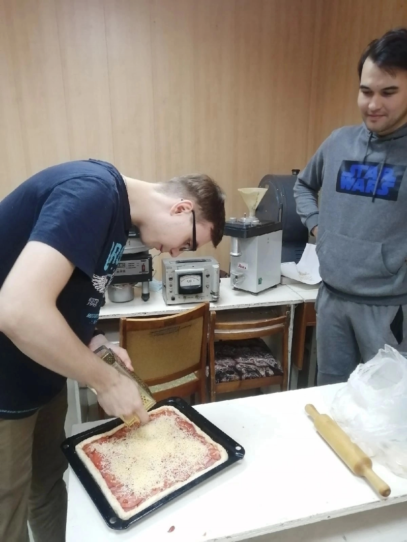 Студенты ЮУрГАУ готовят пиццу по науке