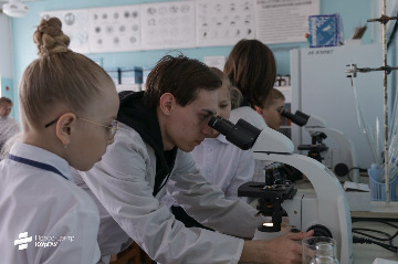 21Преподаватели ЮУрГАУ  рассказывают школьникам о науке.jpeg